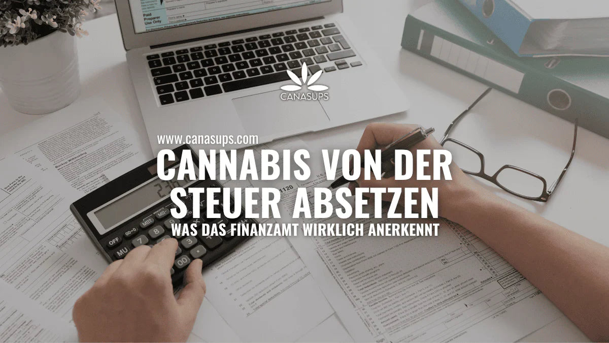 Cannabis von der Steuer absetzen – Person erstellt die Steuererklärung mit Taschenrechner, Belegen und Laptop.